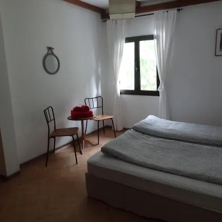 Zott Hotel *